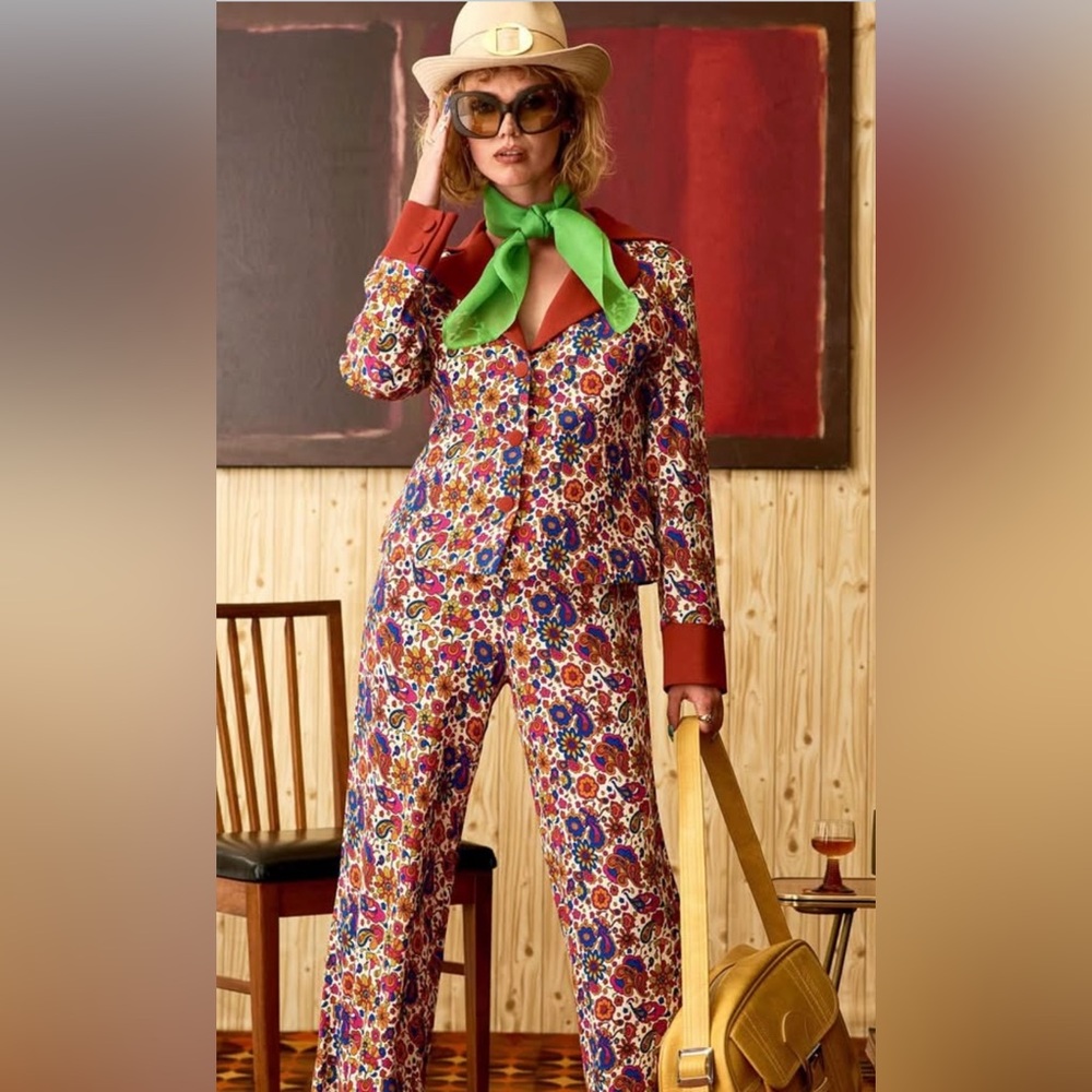 Insanely Cool 70s Vibe Floral Multicolor Suit